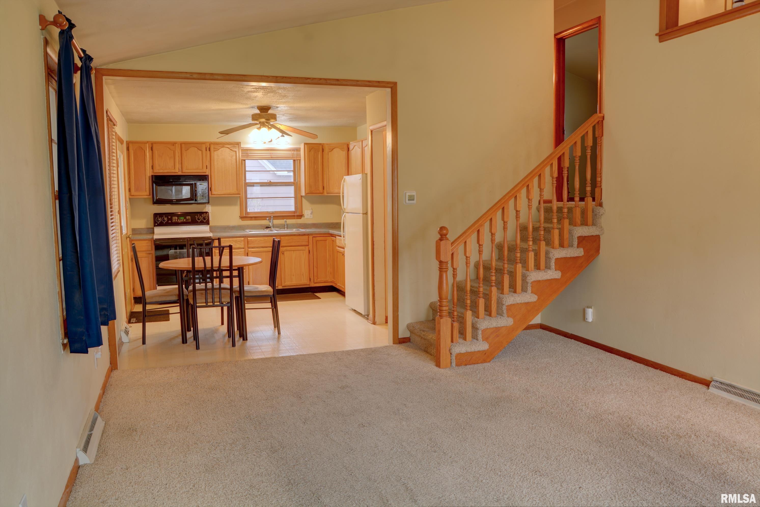 439 East Yeiser Street Macomb, IL 61455 - Photo 7 of 20