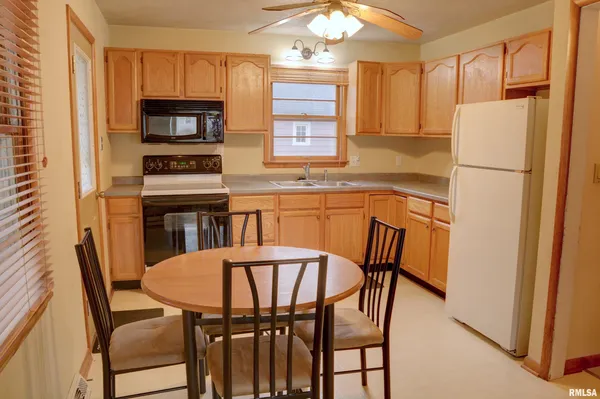 $98,700 | 439 East Yeiser Street, Macomb, IL 61455