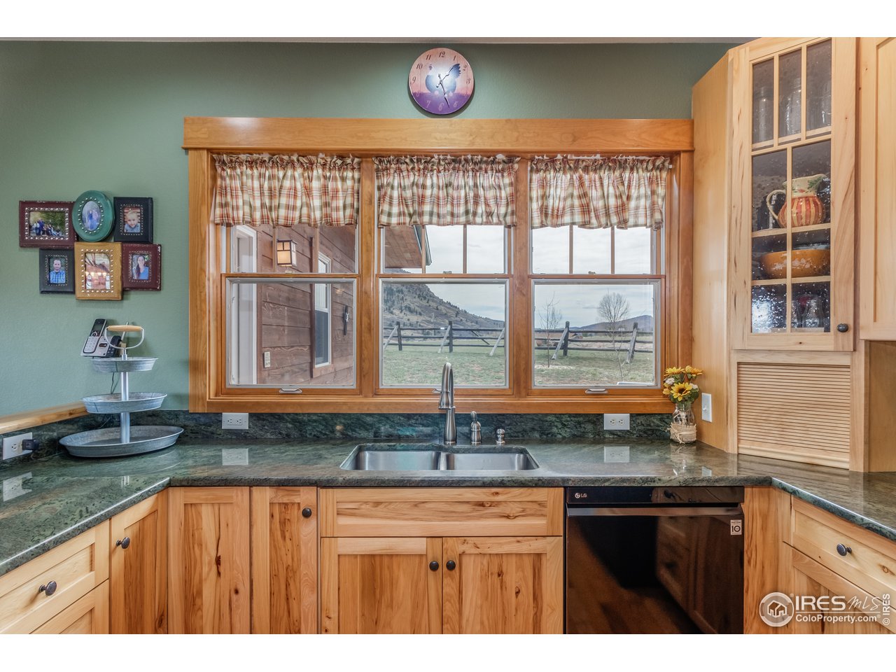 501 Blue Mountain Road Lyons, CO 80540 - Photo 6 of 29 kitchen