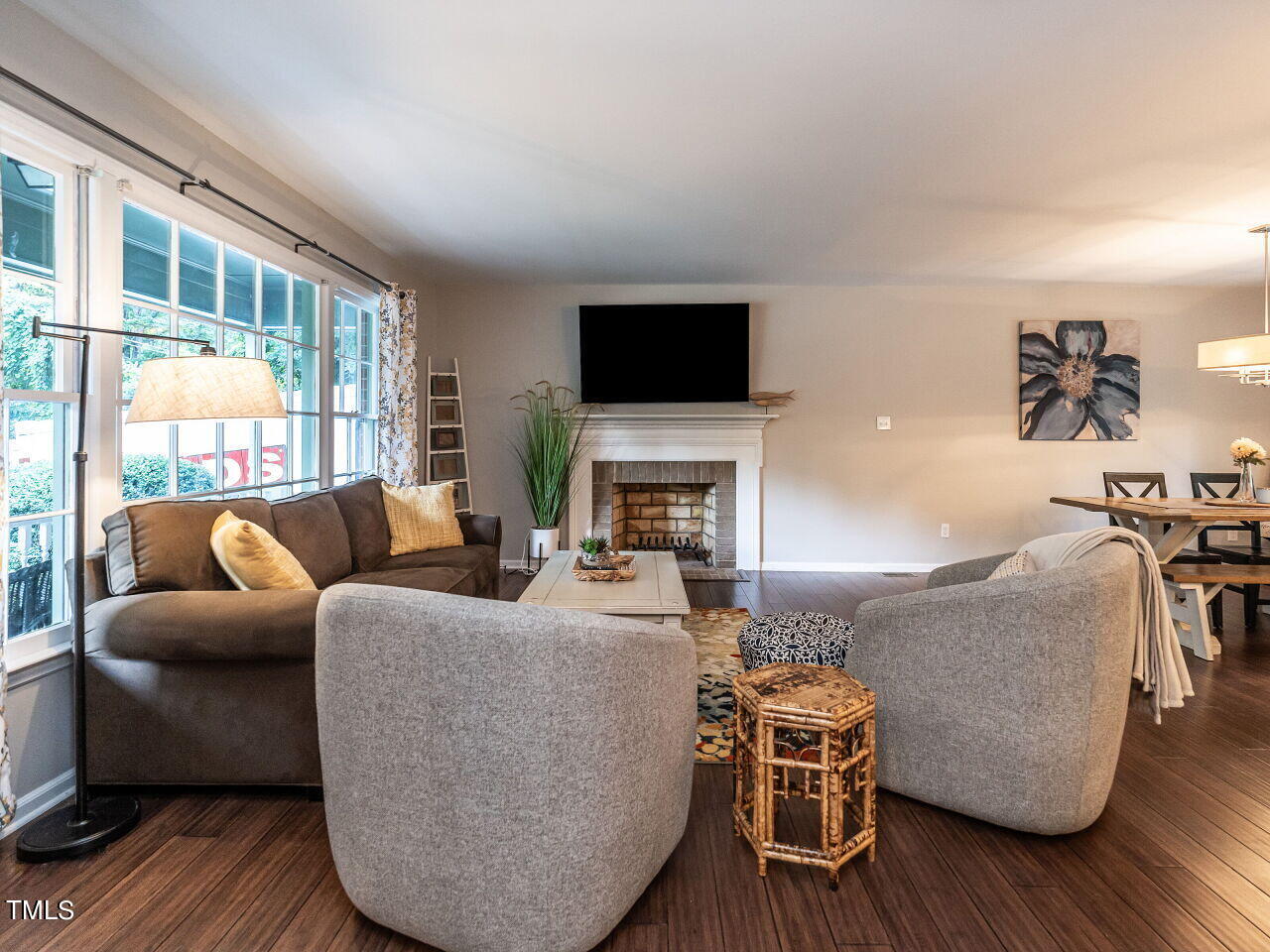 1713 Medfield Road Raleigh, NC 27607 - Photo 17 of 41 006-1280x960-living-room