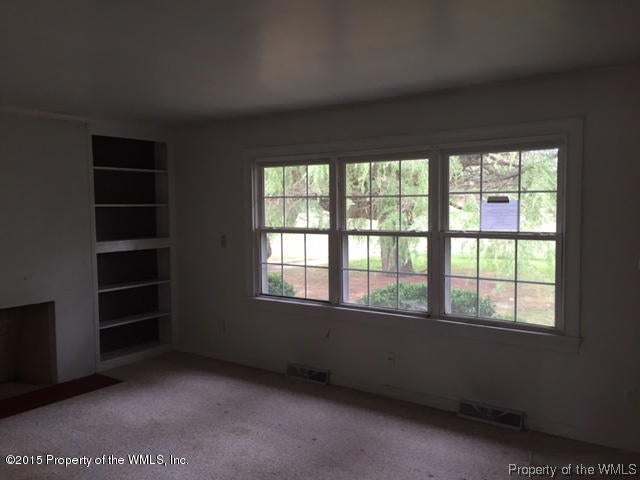 101 Bush Springs Road Toano, VA 23168 - Photo 3 of 10 Living Room