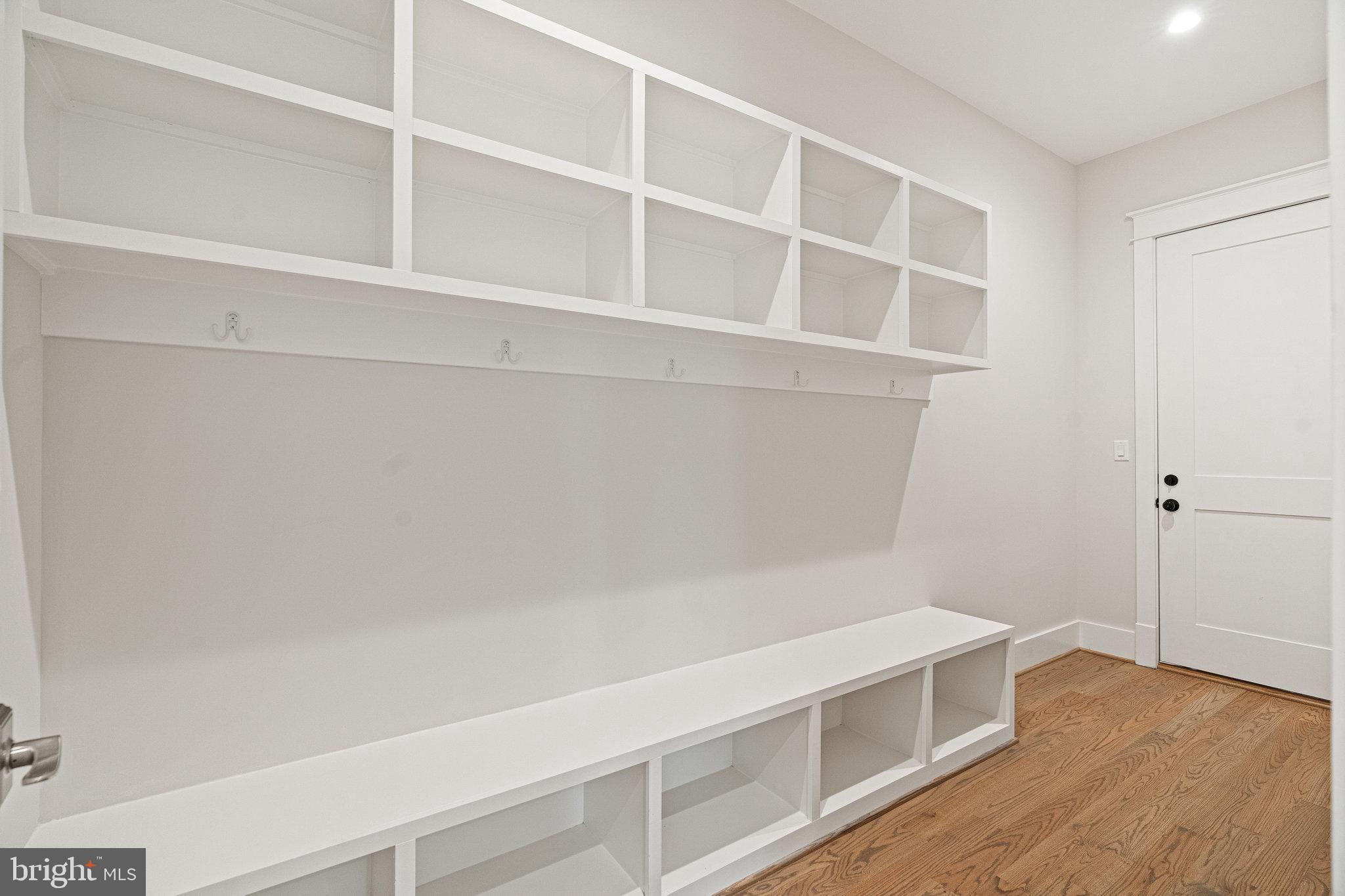 14801 Compton Road Centreville, VA 20121 - Photo 52 of 70 Mudroom off Garage