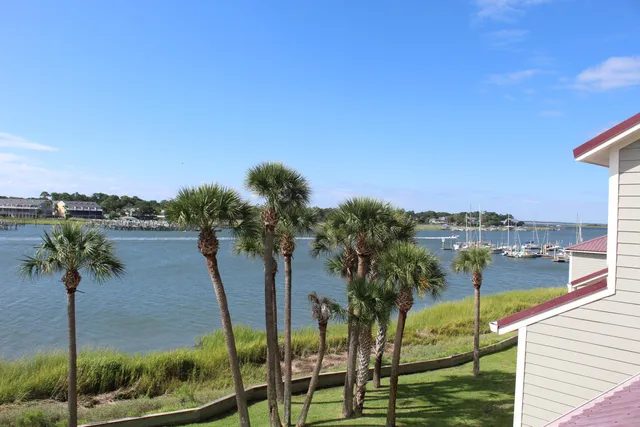 $450,000 | 17 West Mariners Cay Drive, Folly Beach, SC 29439