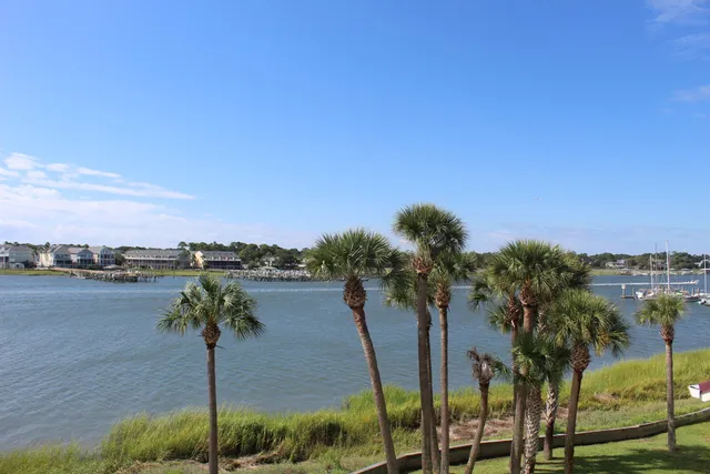 $450,000 | 17 West Mariners Cay Drive, Folly Beach, SC 29439