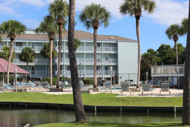 $450,000 | 17 West Mariners Cay Drive, Folly Beach, SC 29439