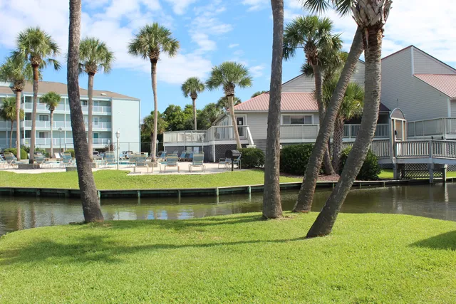 $450,000 | 17 West Mariners Cay Drive, Folly Beach, SC 29439