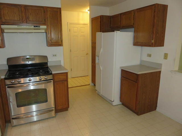 2116 Peach Tree Lane, Unit 4243 Algonquin, IL 60102 - Photo 10 of 25 a kitchen with a stove and a refrigerator