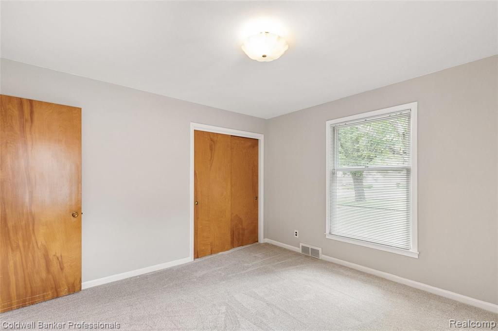 16146 Beverly Road Beverly Hills, MI 48025 - Photo 20 of 31
