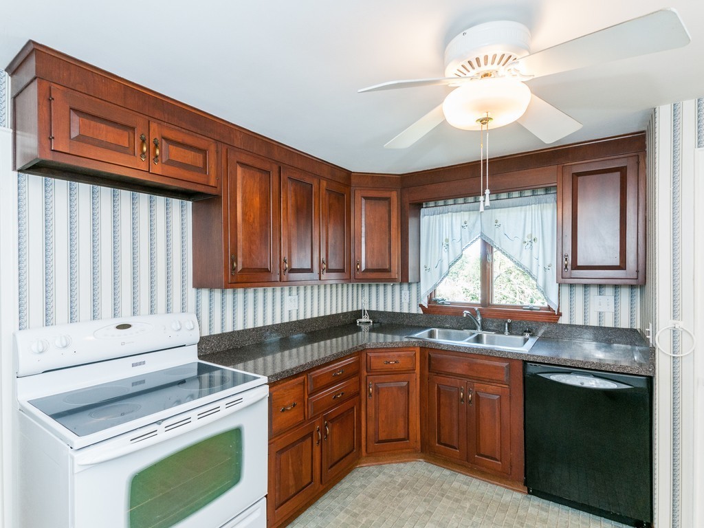 111 Brewster Road Waltham, MA 02451 - Photo 3 of 27