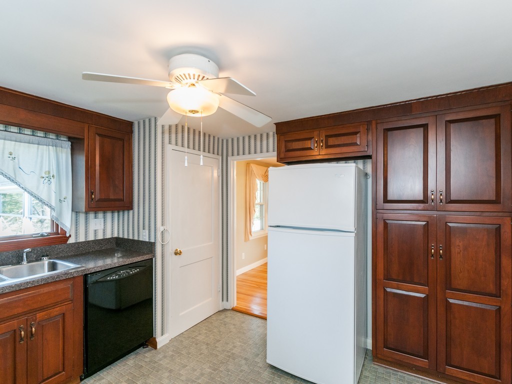 111 Brewster Road Waltham, MA 02451 - Photo 5 of 27