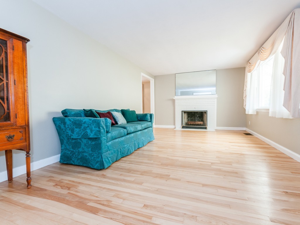 111 Brewster Road Waltham, MA 02451 - Photo 6 of 27