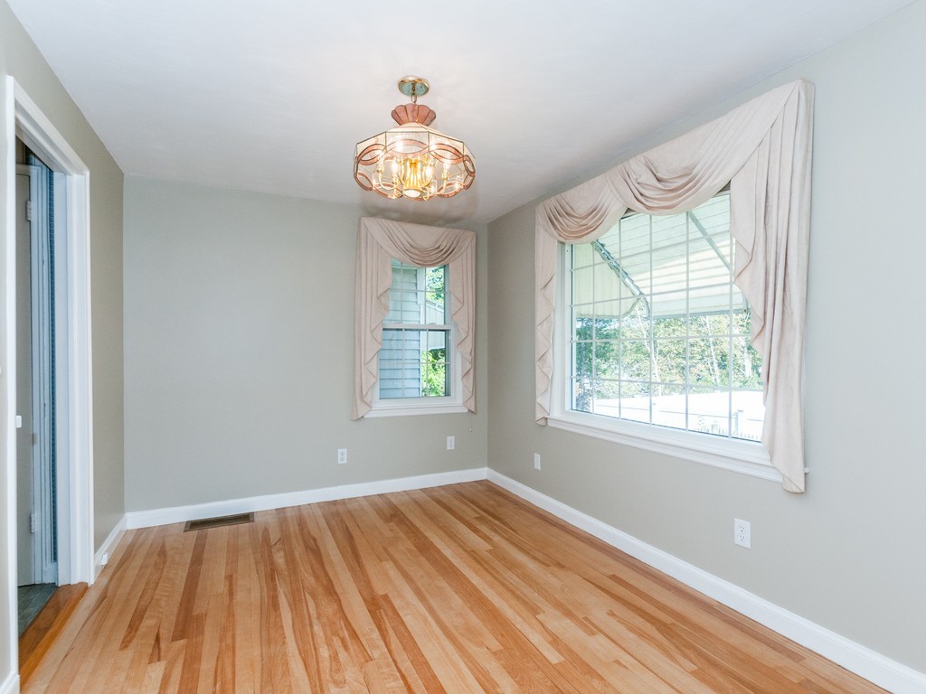 111 Brewster Road Waltham, MA 02451 - Photo 8 of 27