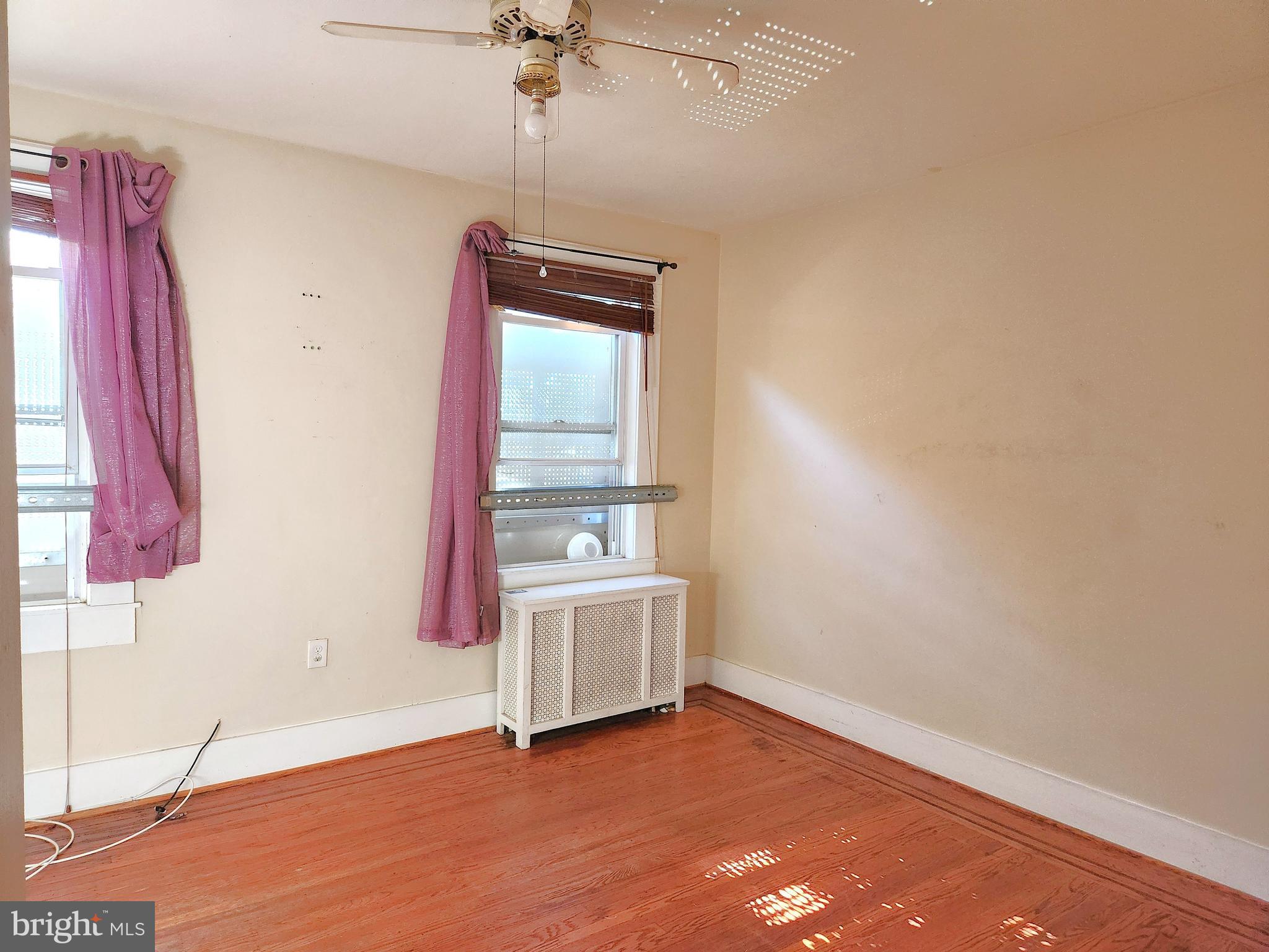 3336 Chesterfield Avenue Baltimore, MD 21213 - Photo 8 of 16 an empty room with windows