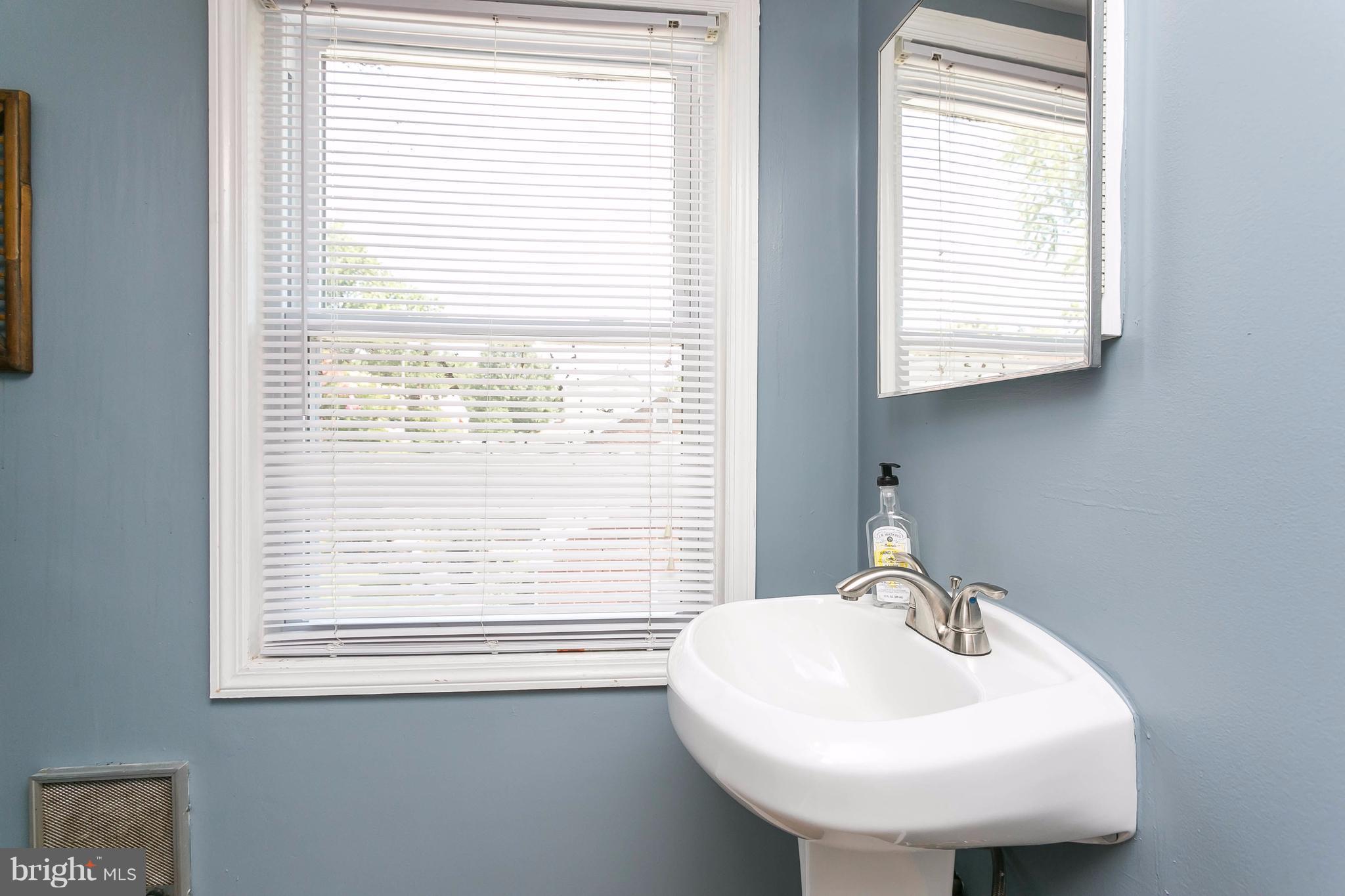 806 Weatherbee Road Towson, MD 21286 - Photo 17 of 30 Bath (Master)