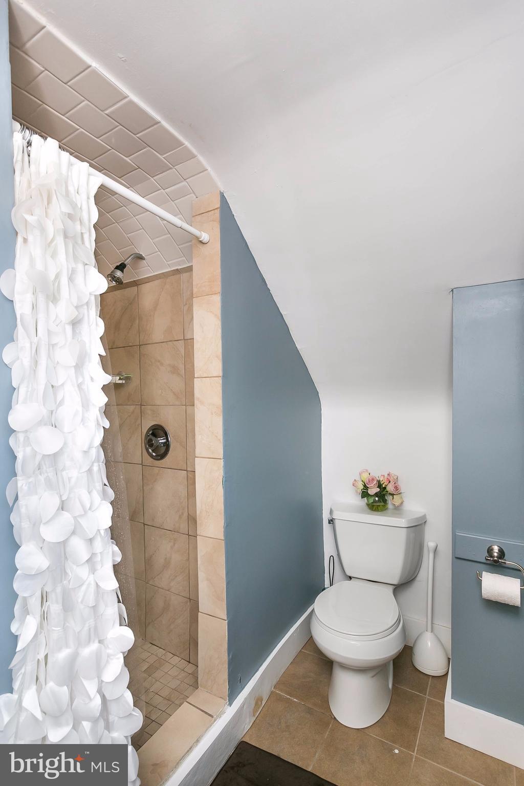 806 Weatherbee Road Towson, MD 21286 - Photo 18 of 30 Bath (Master)