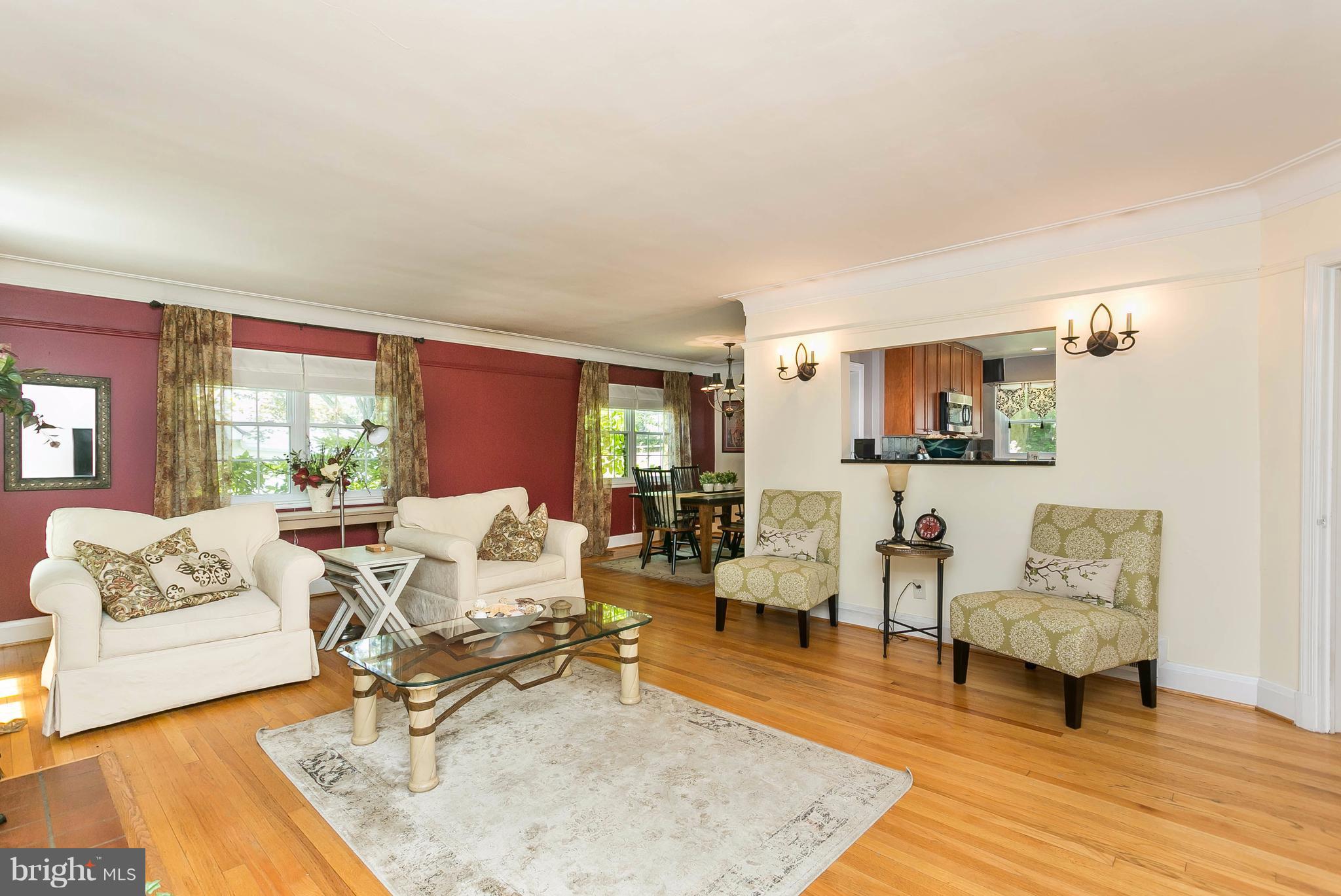 806 Weatherbee Road Towson, MD 21286 - Photo 6 of 30 Living Room