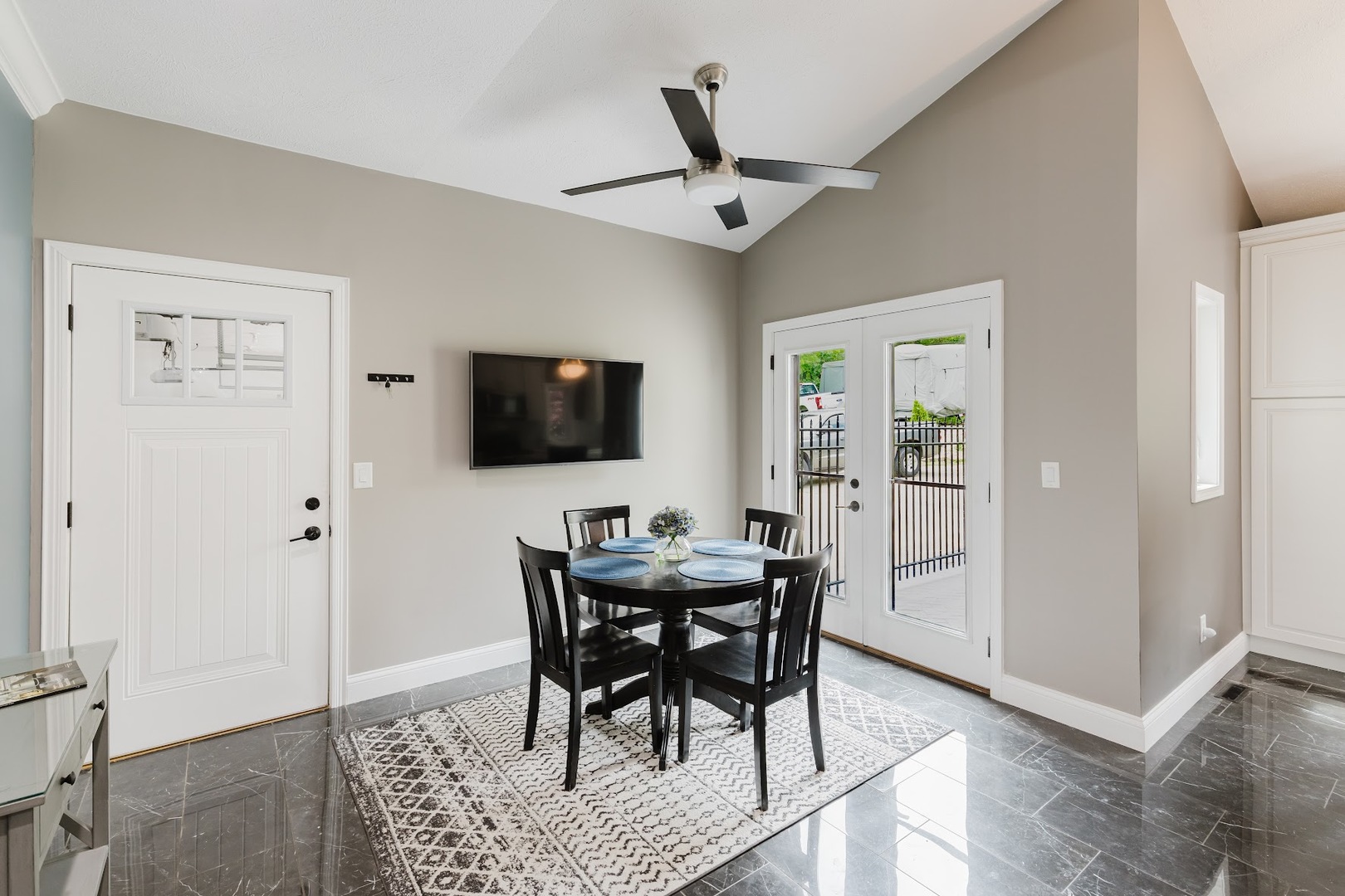 12225 Pebble Point Road Marion, IL 62959 - Photo 28 of 88 a view of a dining room with furniture