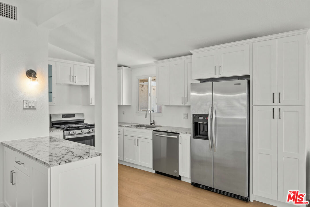7853 Bothwell Road Reseda, CA 91335 - Photo 7 of 46 Gallery Image 7
