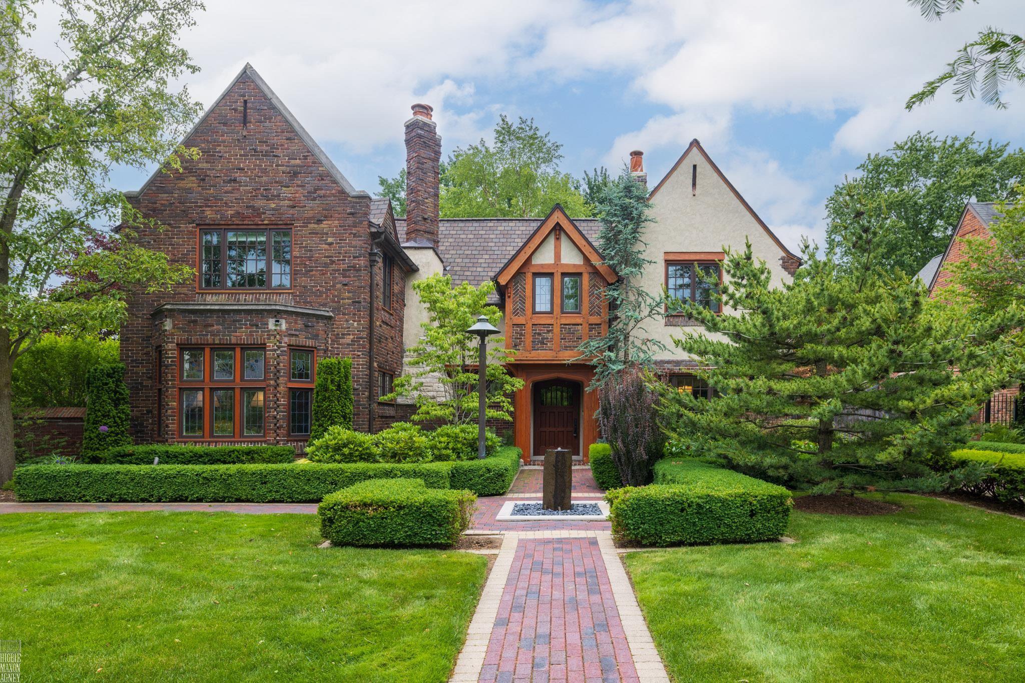 813 Trombley Road Grosse Pointe, MI 48230 - Photo 1 of 77 50146827-2a0dd240-6551-4589-bddd-4a082dd751ba.JPG