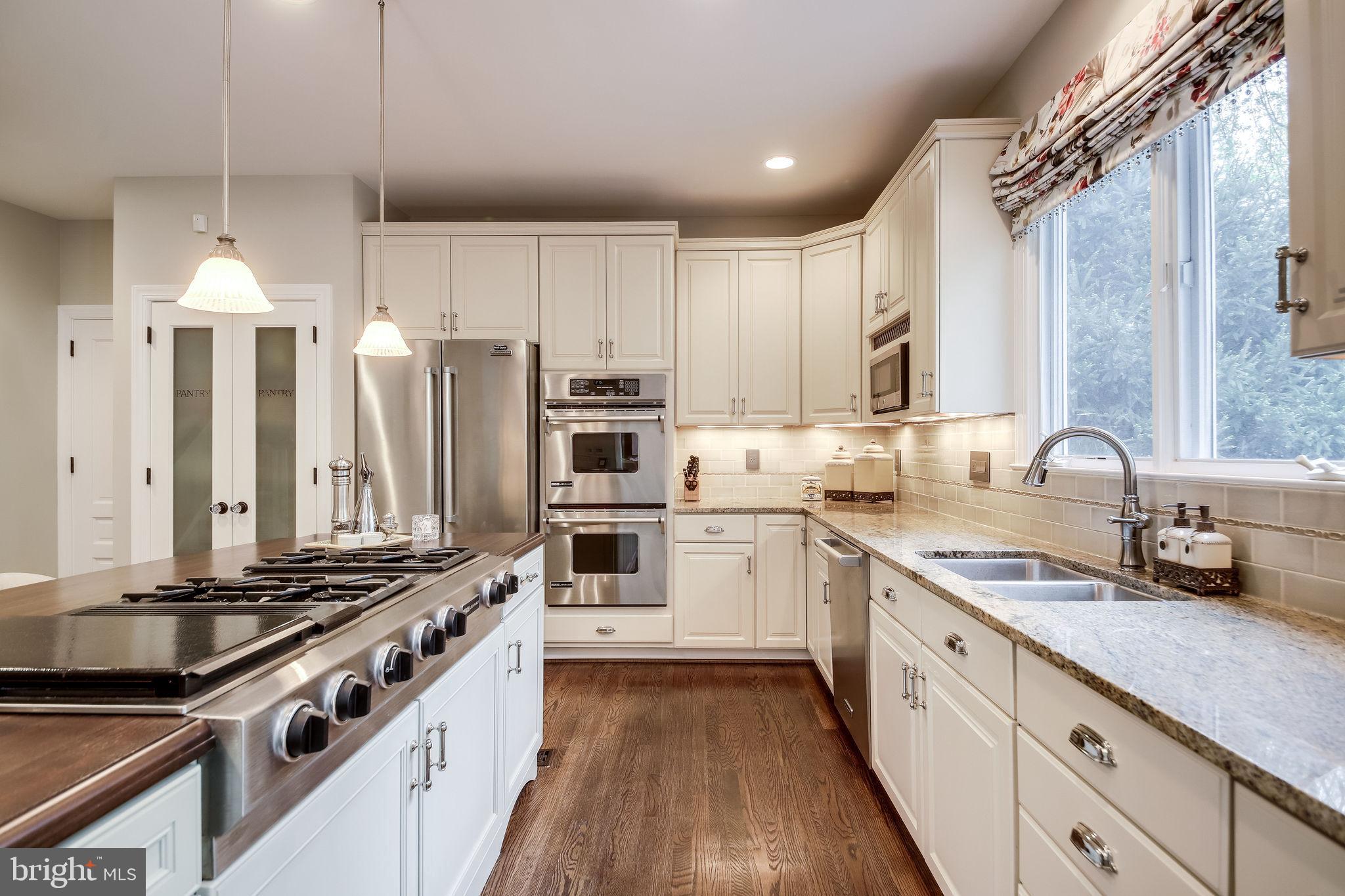 1159 B Fieldview Drive Reston, VA 20194 - Photo 20 of 67 Meals are a breeze with this gas cooktop