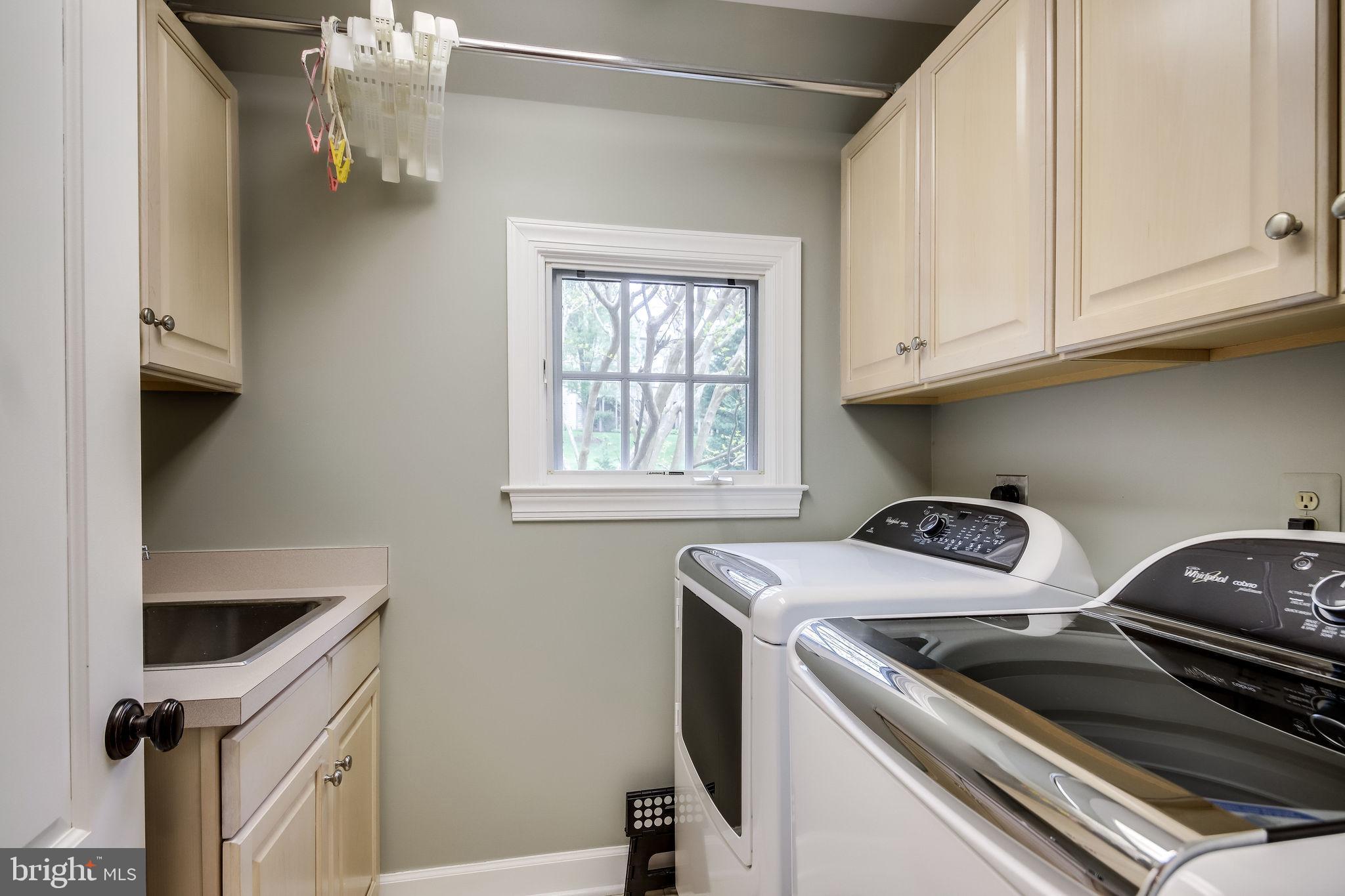 1159 B Fieldview Drive Reston, VA 20194 - Photo 31 of 67 Convenient laundry sink
