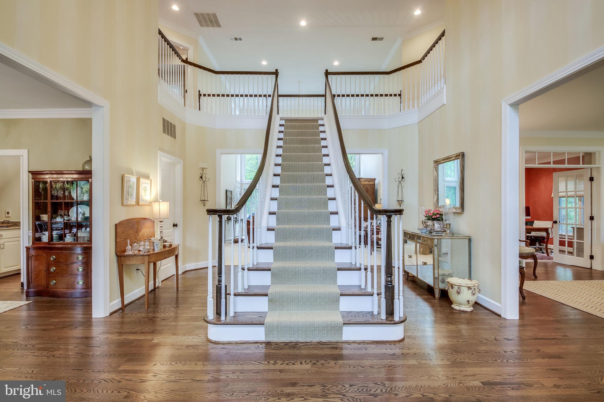 1159 B Fieldview Drive Reston, VA 20194 - Photo 6 of 67 Grand staircase