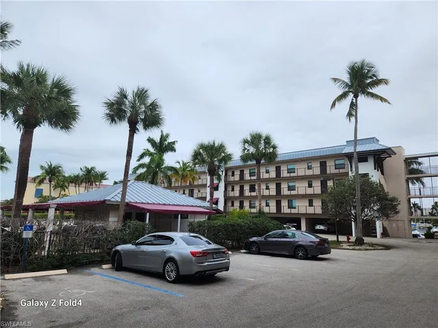$5,800 | 805 River Point Drive, Unit C307, Naples, FL 34102