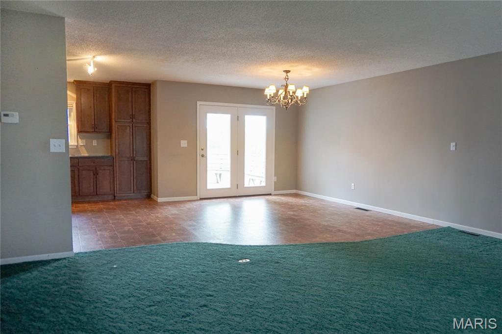 1502 Independence Road Rolla, MO 65401 - Photo 8 of 29