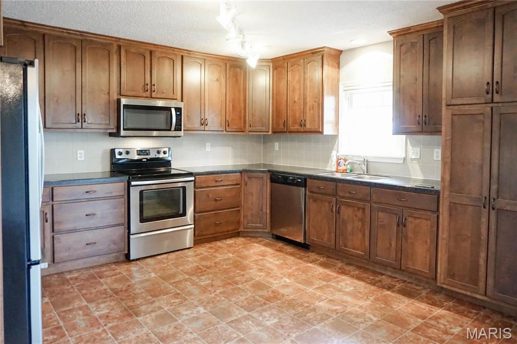 1502 Independence Road Rolla, MO 65401 - Photo 10 of 29