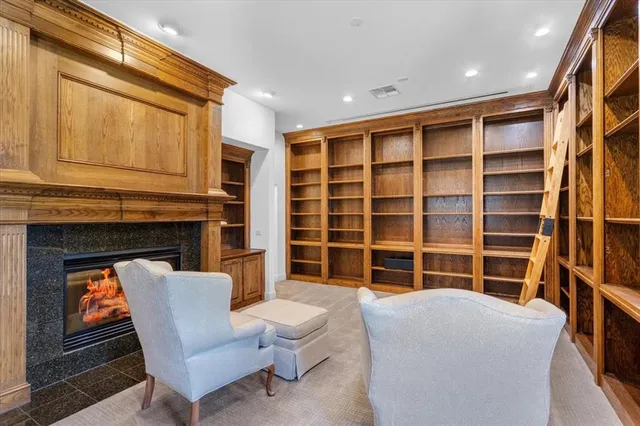 a view of a livingroom with furniture
