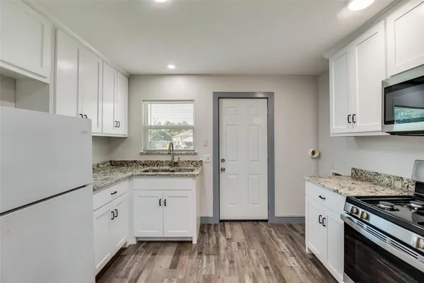 $1,950 | 2210 Manor Street, Grand Prairie, TX 75050