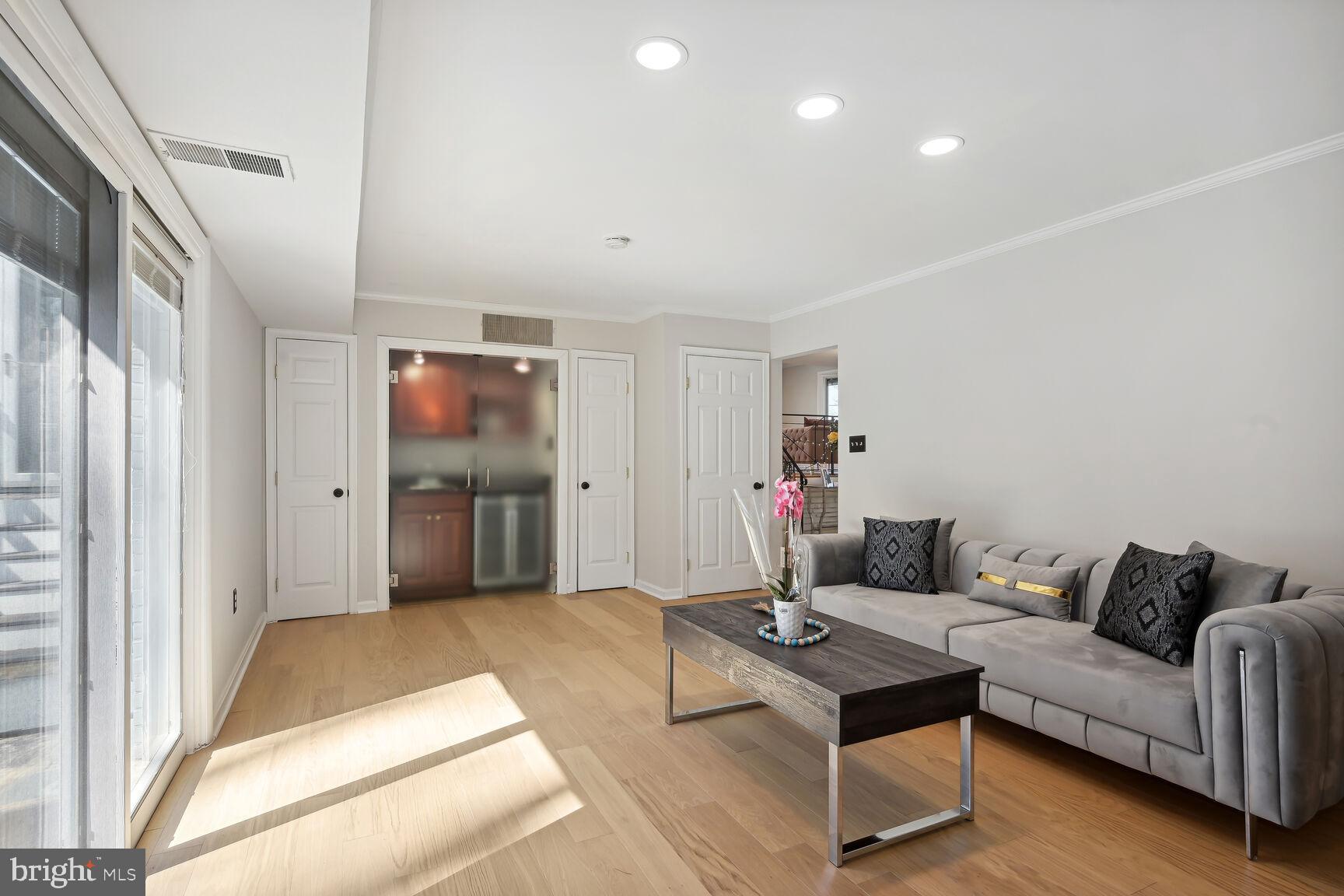 8516 West Howell Road Bethesda, MD 20817 - Photo 19 of 44 Family room