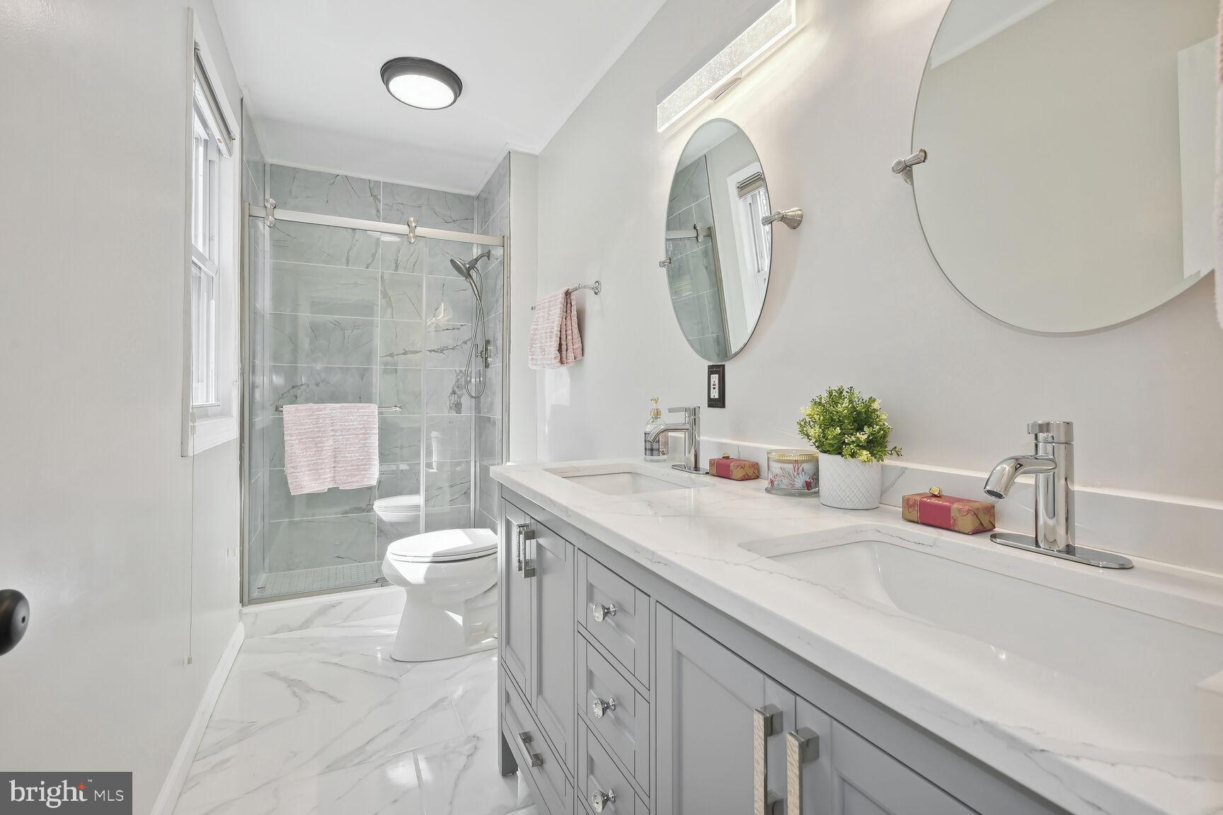 8516 West Howell Road Bethesda, MD 20817 - Photo 28 of 44 Primary bedroom Full bathroom