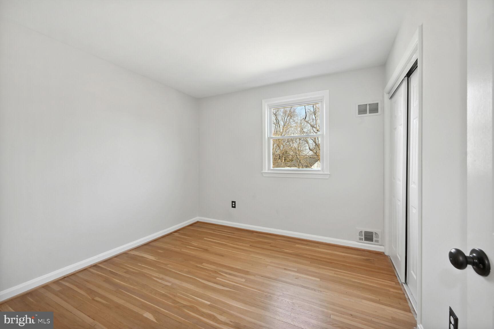 8516 West Howell Road Bethesda, MD 20817 - Photo 29 of 44 Bedroom number 2