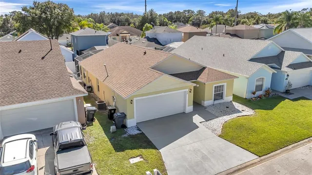 a front view of house with yard
