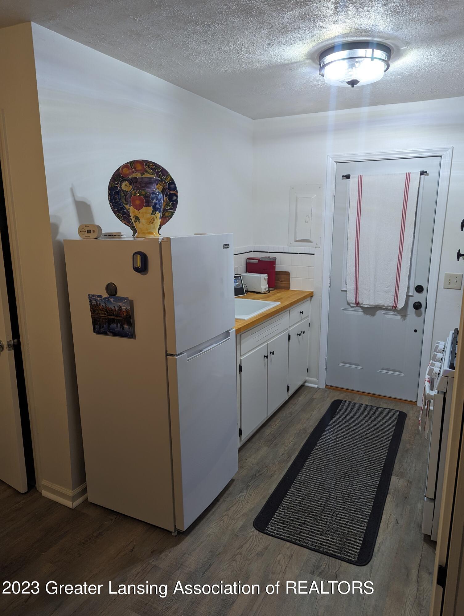 5175 Sleight Road Bath, MI 48808 - Photo 8 of 29 PXL_20231115_004119885