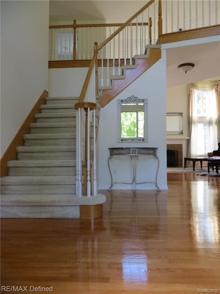 1850 Cloverdale Drive Rochester, MI 48307 - Photo 2 of 23 Hardwood Floors Entire First Floor
