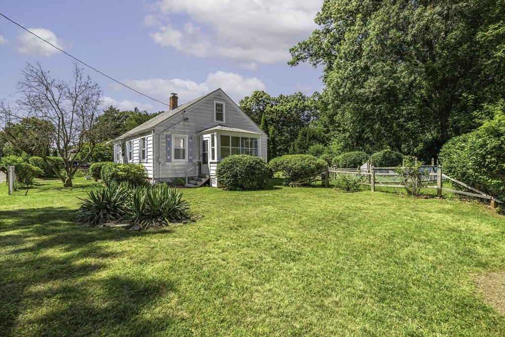 154 Lamont Street Springfield, MA 01119 - Photo 4 of 27 Gallery Image 4