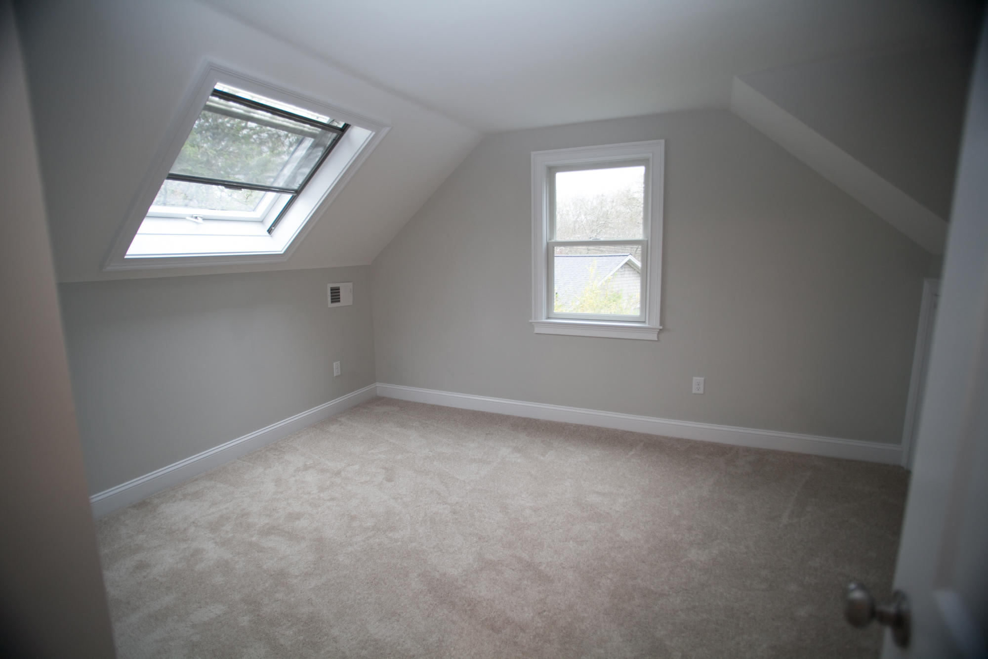 235 Old Craigville Road Hyannis, MA 02601 - Photo 25 of 35 an empty room with a window