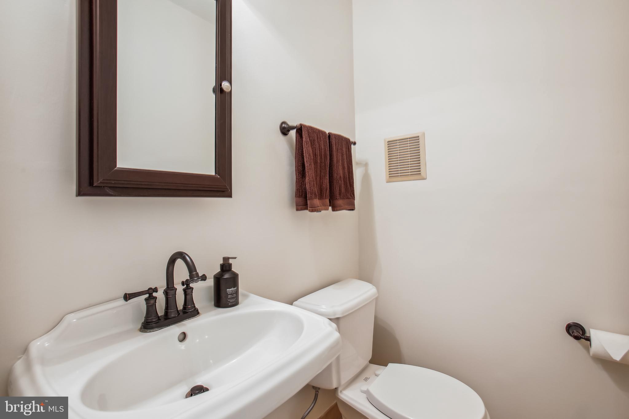 7009 Coventry Road Alexandria, VA 22306 - Photo 21 of 61 Powder Room