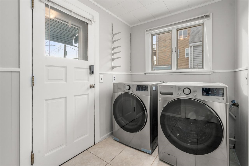 960 Shirley Street Winthrop, MA 02152 - Photo 15 of 38 a utility room with dryer and washer