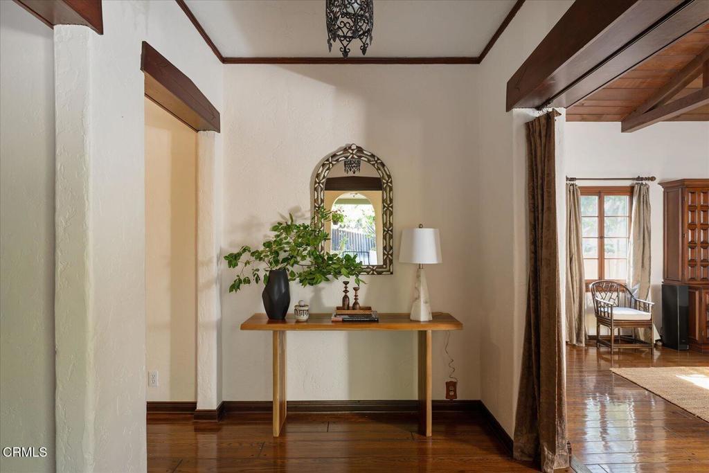752 Glenview Road Glendale, CA 91202 - Photo 13 of 64 22-Foyer