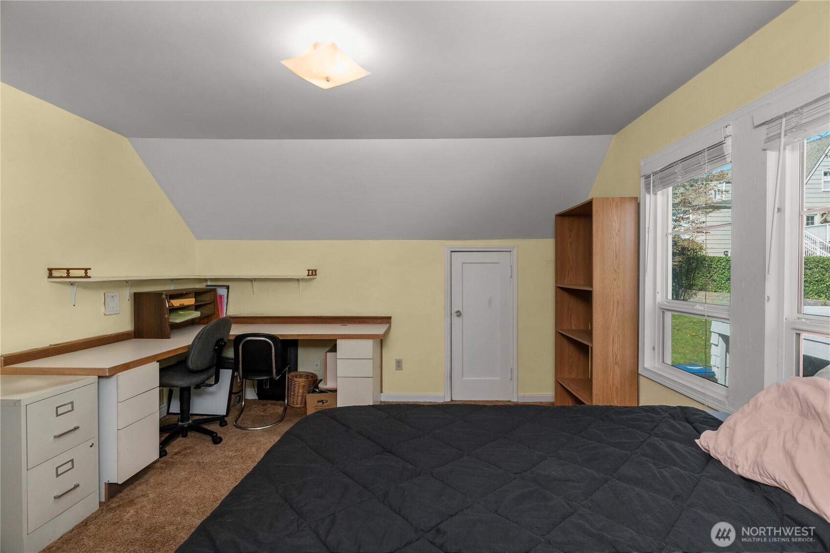 522 West 6th Street Aberdeen, WA 98520 - Photo 27 of 39 a bed room with a bed and a window