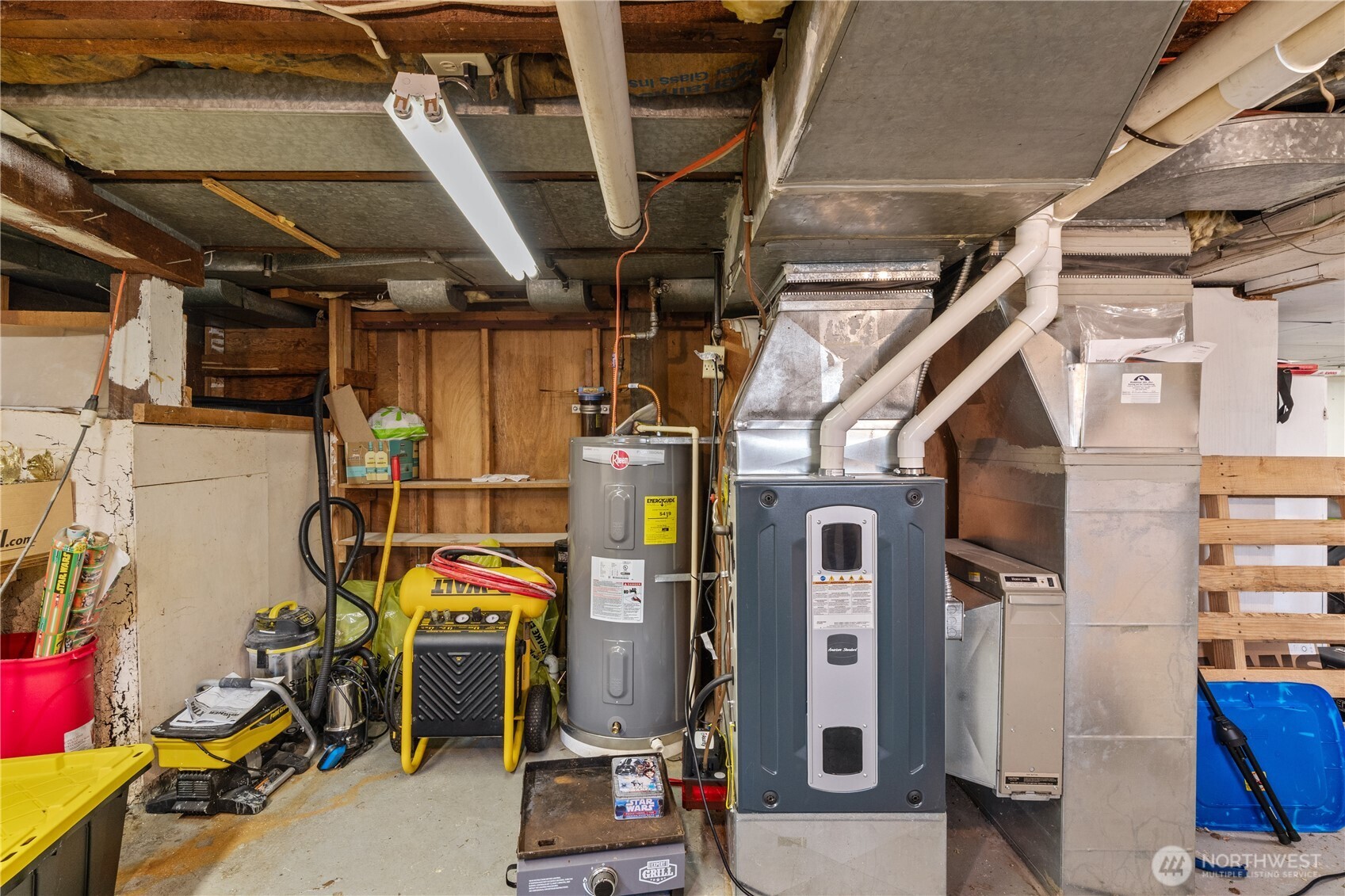 522 West 6th Street Aberdeen, WA 98520 - Photo 29 of 39 a view of a room with gym equipment