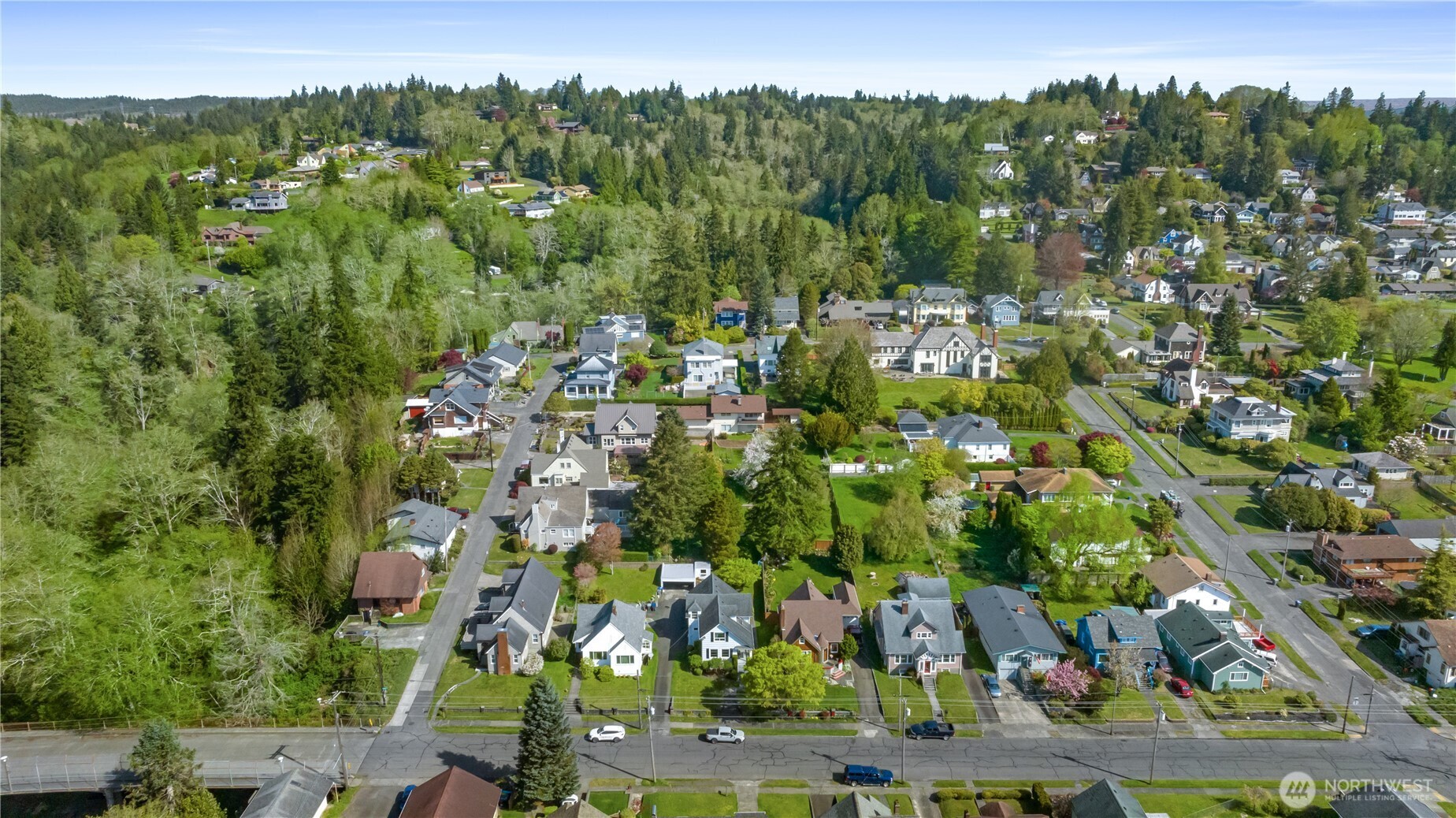 522 West 6th Street Aberdeen, WA 98520 - Photo 37 of 39 an aerial view of multiple house