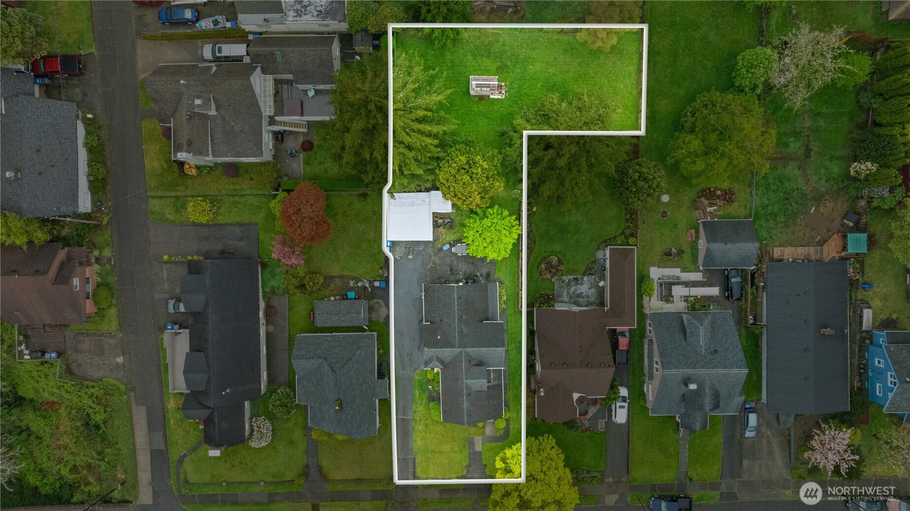522 West 6th Street Aberdeen, WA 98520 - Photo 38 of 39 an aerial view of a residential houses with outdoor space and garden