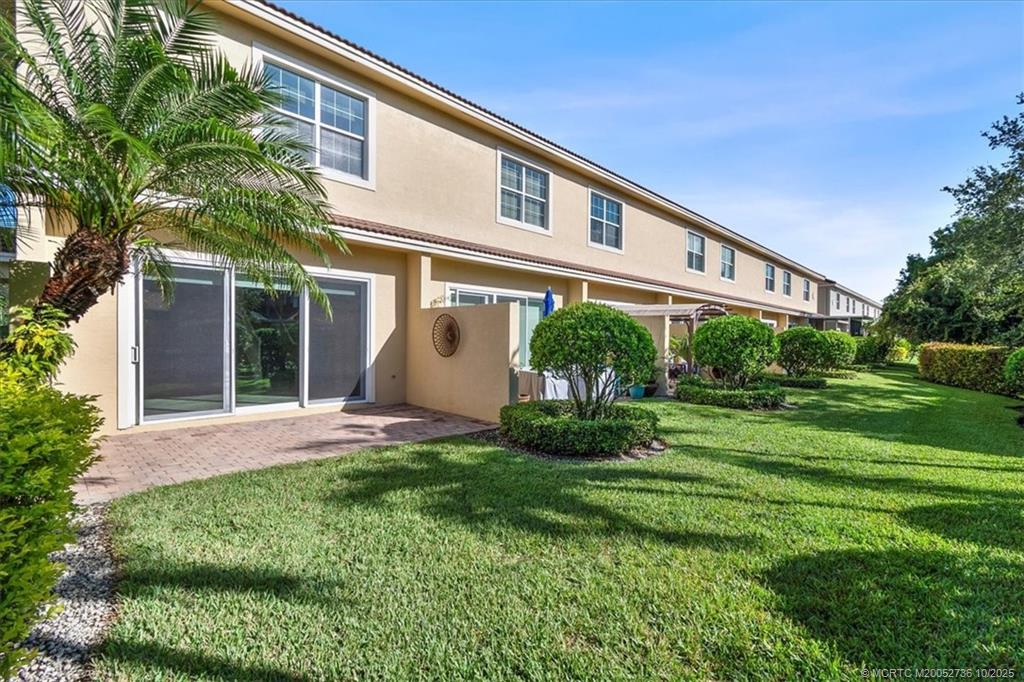 692 Southwest Glen Crest Way Stuart, FL 34997 - Photo 21 of 38 a backyard of a house with plants and large tree