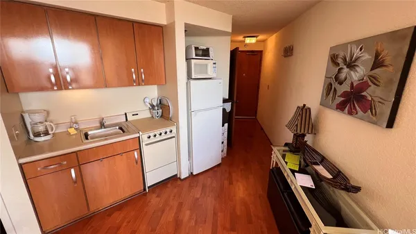 $1,650 | 300 Wai Nani Way, Unit I2405, Honolulu, HI 96815