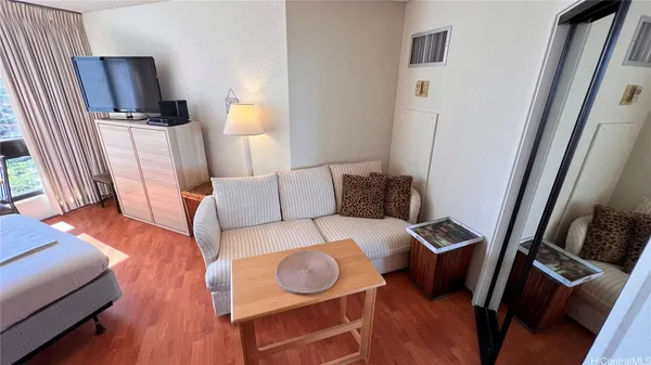 $1,650 | 300 Wai Nani Way, Unit I2405, Honolulu, HI 96815