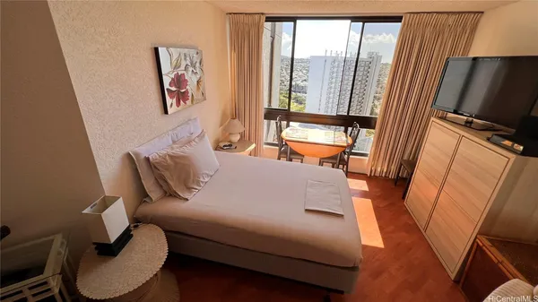$1,650 | 300 Wai Nani Way, Unit I2405, Honolulu, HI 96815